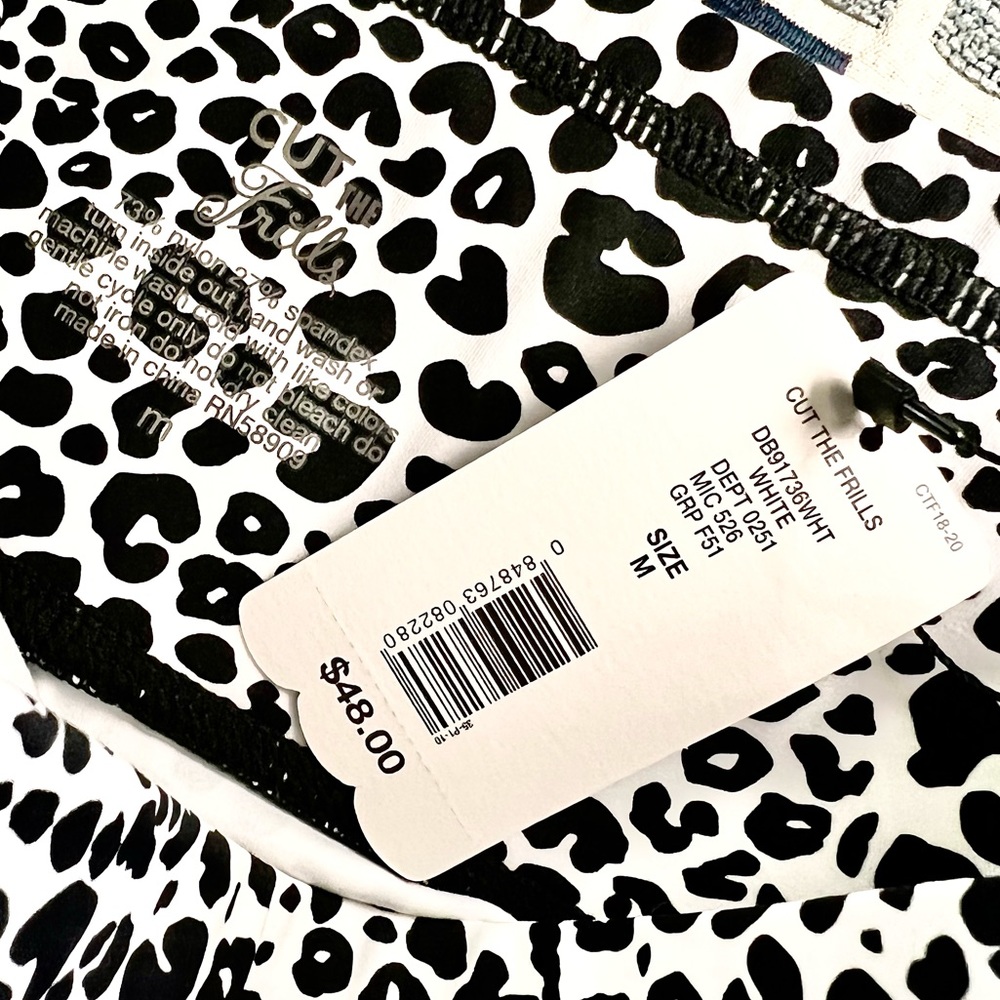 NWT Cut the Frills Women’s Athletic Shorts Size M White Leopard - Picture 4 of 11